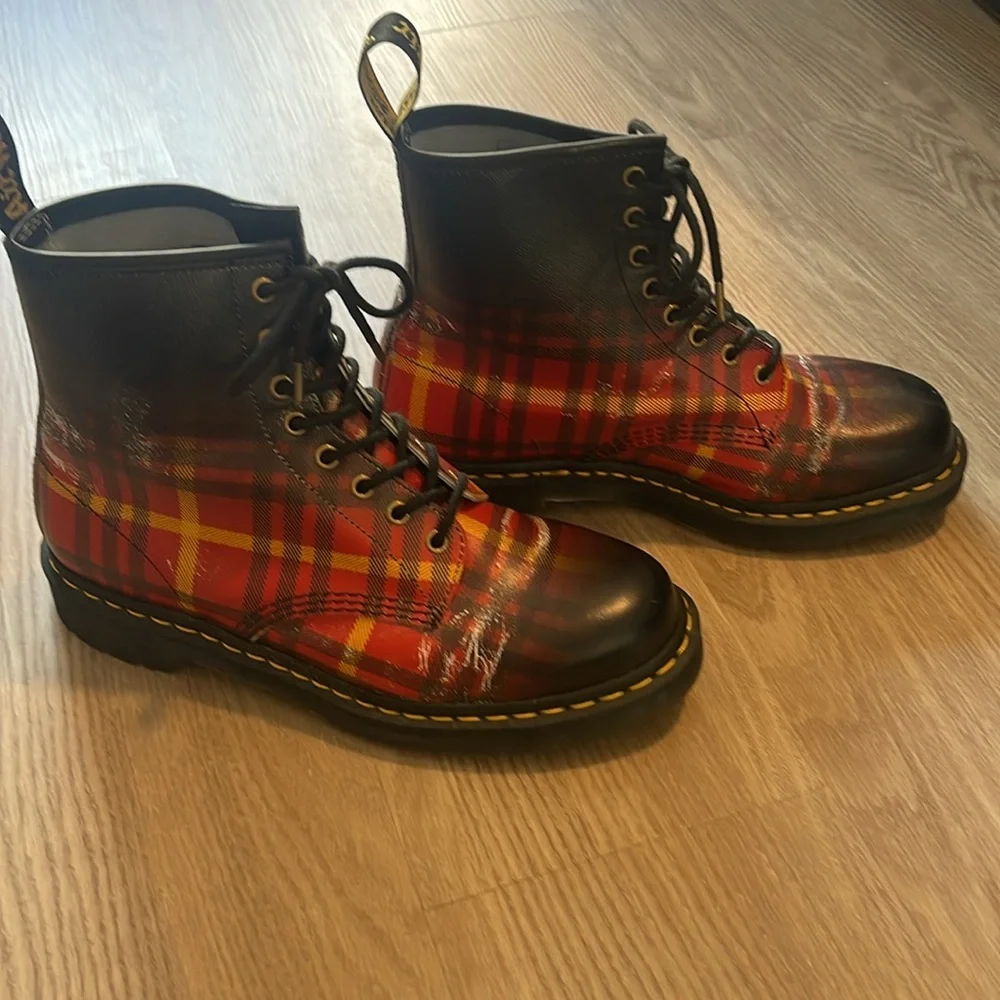 DR. MARTENS Tartan 1460 Black/Plaid Leather Boots Womens Size 11 - Picture 4 of 7